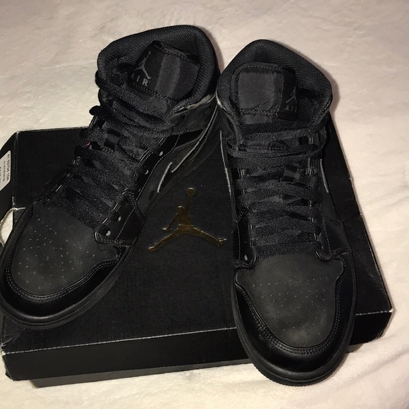 Jordan Other - 🚨🔥Retro Air Jordan 1 Triple Blk Mid Shoes🔥🚨